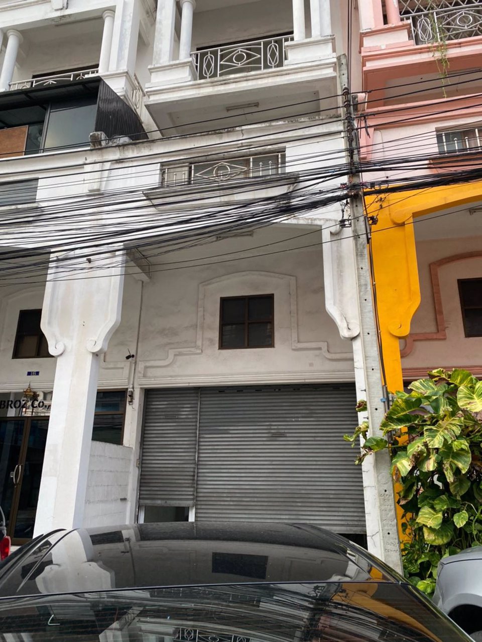 ขายหรือเช่า-อาคารพาณิชย์-หมู่บ้าน-รุ่งกิจวิลล่า-9-ซอยร่มเกล้า-58-เขตลาดกระบัง-อาคาร-3-ชั้นครึ่ง