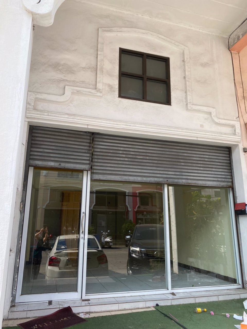 ขายหรือเช่า-อาคารพาณิชย์-หมู่บ้าน-รุ่งกิจวิลล่า-9-ซอยร่มเกล้า-58-เขตลาดกระบัง-อาคาร-3-ชั้นครึ่ง