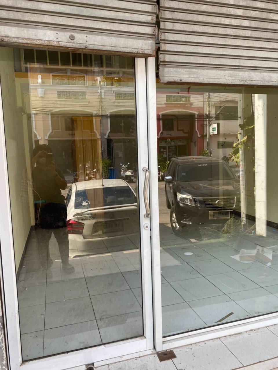 ขายหรือเช่า-อาคารพาณิชย์-หมู่บ้าน-รุ่งกิจวิลล่า-9-ซอยร่มเกล้า-58-เขตลาดกระบัง-อาคาร-3-ชั้นครึ่ง