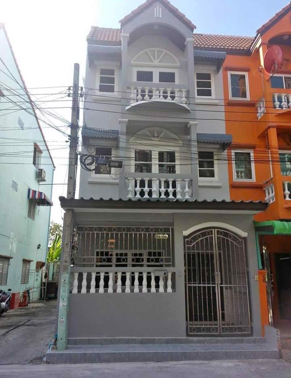 ขายทาวน์เฮาส์-3-ชั้น-ห้องมุม-23-ล้าน