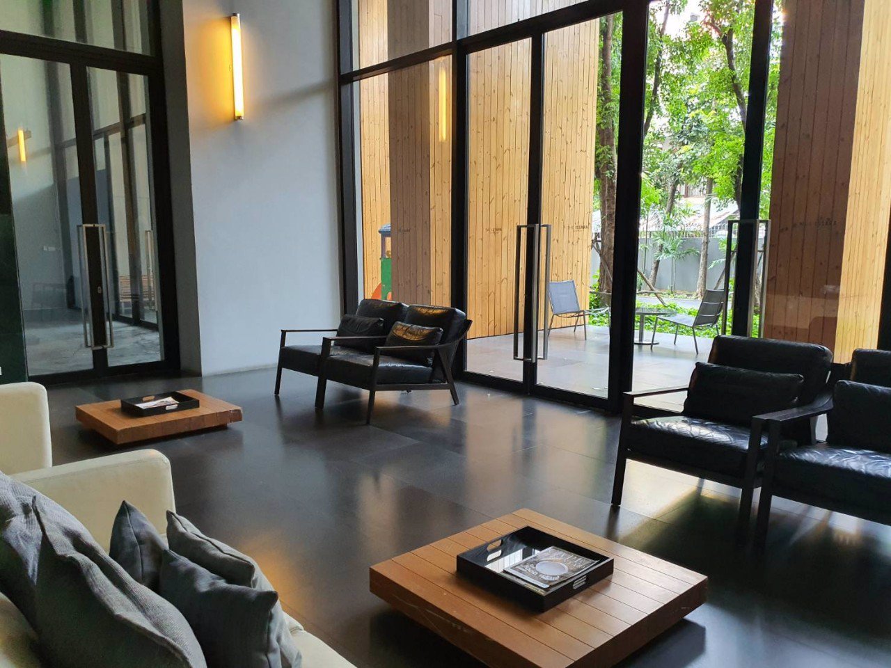 ด่วน-ให้เช่าคอนโด-ดิ-อิสสระ-ลาดพร้าว-ชั้นสูง-ห้องมุม-วิวสวย-เฟอร์ครบครัน-เดินทางสะดวก-ใกล้รถไฟฟ้า