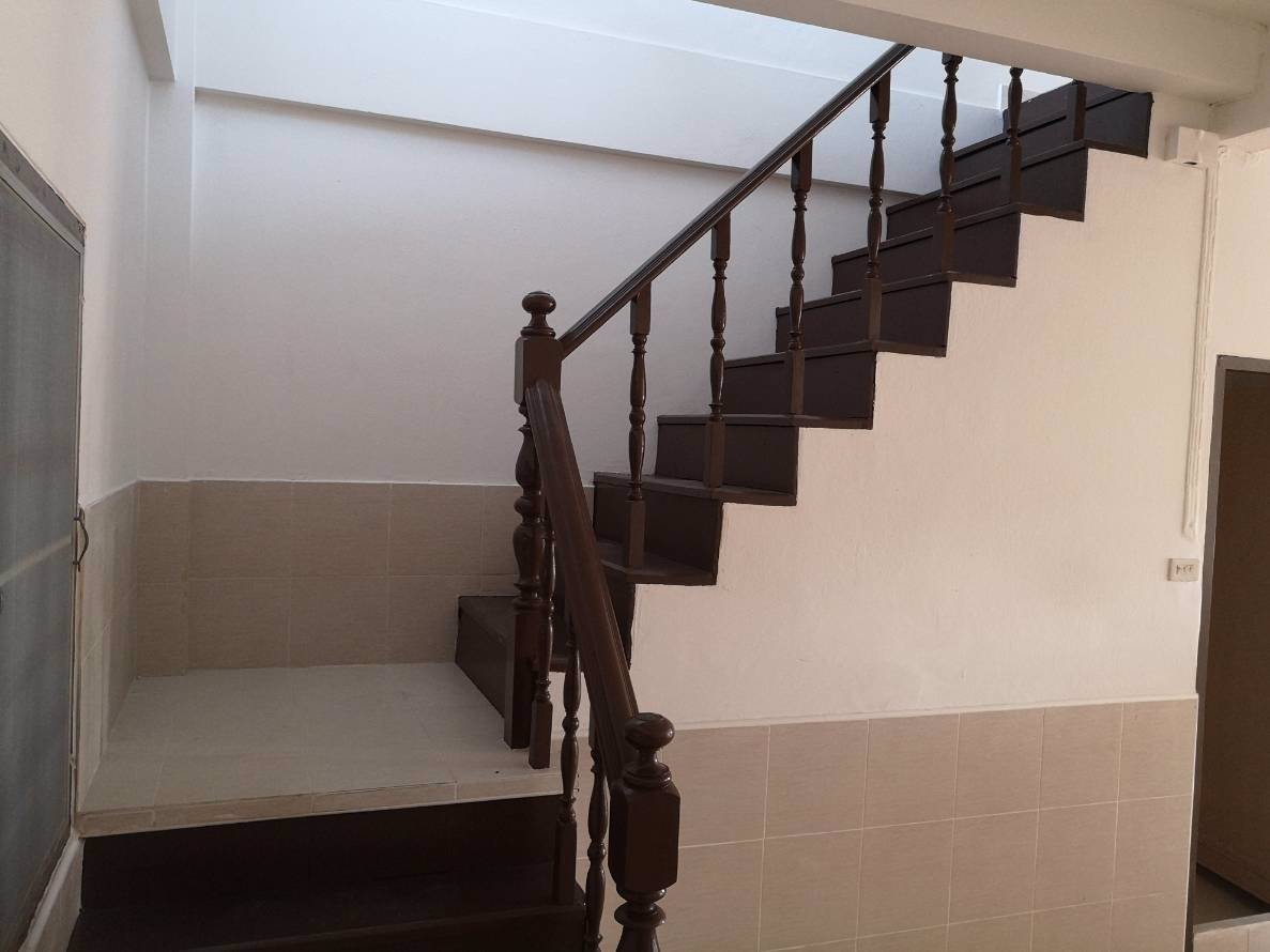 ให้เช่าทาวน์เฮ้าส์-2-ชั้น-ย่านลาซาล-เดินทางสะดวก-อยู่ใกล้แหล่งชุมชน-ร้านค้า-โรงเรียน-ตลาด-พร้อมอยู่