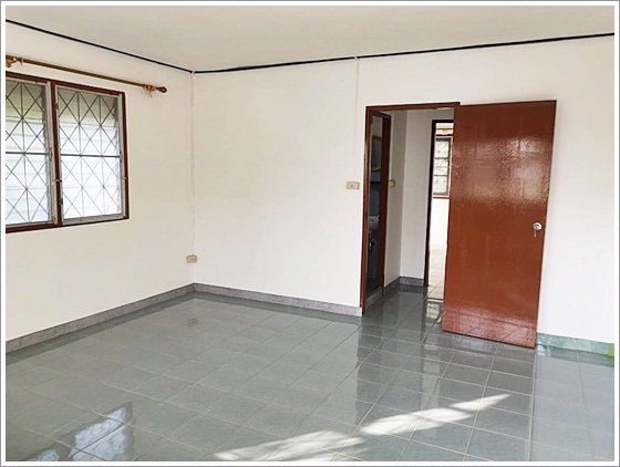 ให้เช่าทาวน์เฮ้าส์-2-ชั้น-ย่านลาซาล-เดินทางสะดวก-อยู่ใกล้แหล่งชุมชน-ร้านค้า-โรงเรียน-ตลาด-พร้อมอยู่