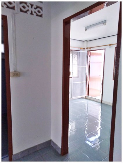 ให้เช่าทาวน์เฮ้าส์-2-ชั้น-ย่านลาซาล-เดินทางสะดวก-อยู่ใกล้แหล่งชุมชน-ร้านค้า-โรงเรียน-ตลาด-พร้อมอยู่