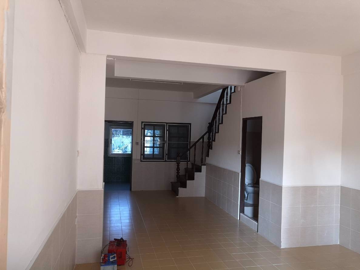 ให้เช่าทาวน์เฮ้าส์-2-ชั้น-ย่านลาซาล-เดินทางสะดวก-อยู่ใกล้แหล่งชุมชน-ร้านค้า-โรงเรียน-ตลาด-พร้อมอยู่