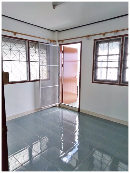 ให้เช่าทาวน์เฮ้าส์-2-ชั้น-ย่านลาซาล-เดินทางสะดวก-อยู่ใกล้แหล่งชุมชน-ร้านค้า-โรงเรียน-ตลาด-พร้อมอยู่