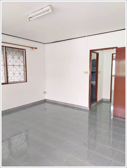 ให้เช่าทาวน์เฮ้าส์-2-ชั้น-ย่านลาซาล-เดินทางสะดวก-อยู่ใกล้แหล่งชุมชน-ร้านค้า-โรงเรียน-ตลาด-พร้อมอยู่