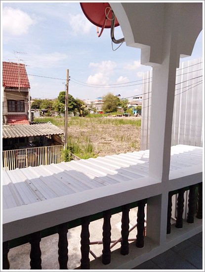 ให้เช่าทาวน์เฮ้าส์-2-ชั้น-ย่านลาซาล-เดินทางสะดวก-อยู่ใกล้แหล่งชุมชน-ร้านค้า-โรงเรียน-ตลาด-พร้อมอยู่