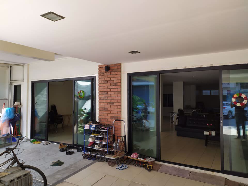 ให้เช่าทาวน์เฮ้าส์-2-คูหาตีทะลุ-รามคำแหง-ใกล้โรงพยาบาลรามคำแหง-ไม่มีเฟอร์นิเจอร์