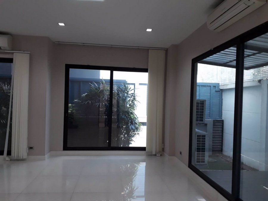 ขายบ้านเดี่ยว-3-ชั้น-ระดับ-luxury-หมู่บ้านโซลลาดพร้าว-เสนา-ถเสนา-วังหิน