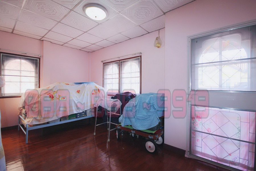 ขายด่วนบ้านแฝด-2-ชั้น-196-ตรว-ซประวิทย์และเพื่อน-13-1-ซอุดมสุข-51-เข้าซอยเพียงแค่-200-ม