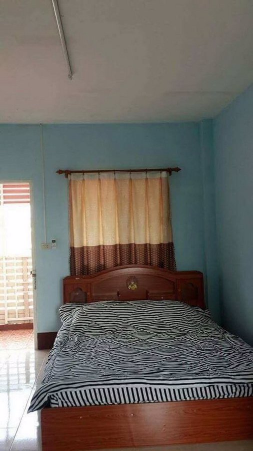 หอพักเจริญสุข-100-ตรว-2-ชั้น-พร้อมที่จอดรถ-พร้อมเฟอร์นิเจอร์-เช่น-เตียงที่นอนแอร์