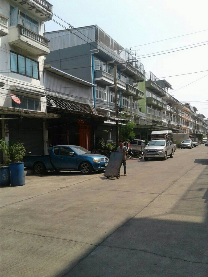ขายตึกแถว-ห้องละ-31-ตรวา-ขายได้ทั้งห้องเดียว-และ-รวมห้องคู่-62ตรวา-3-ชั้น-มีดาดฟ้า-ถเอกชัก90