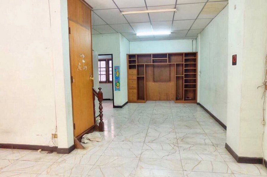 ขายทาวน์เฮ้าส์-หมู่บ้านสินธานี-3-ซอย3-ถนนนวลจันทร์-9