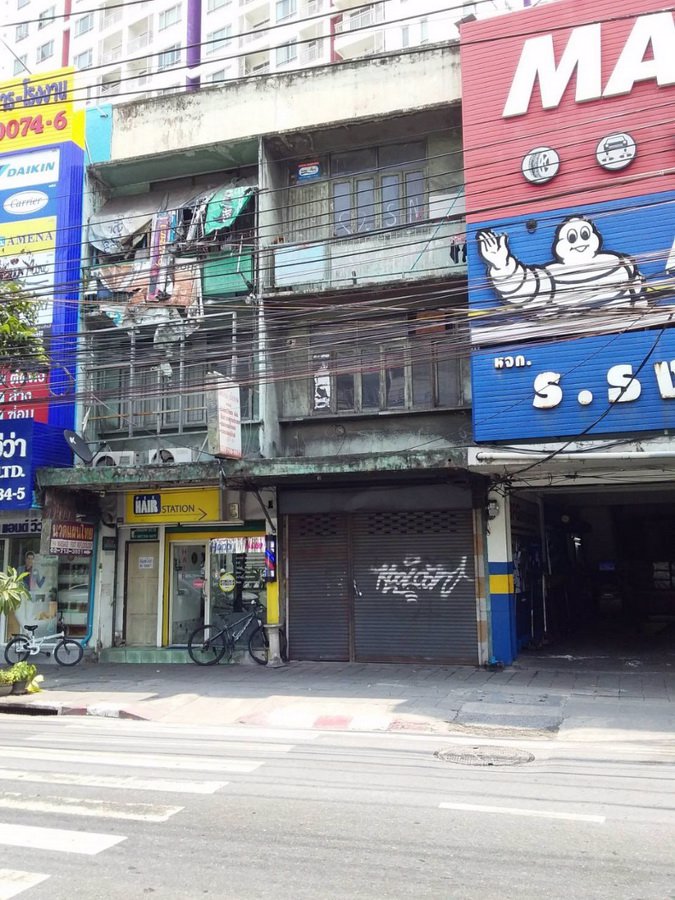 ให้เช่าตึกแถว-3-ชั้น-22-ตรว-ริมถนนพระราม4-แยกพระโขนงมุ่งหน้าไปกล้วยน้ำไท