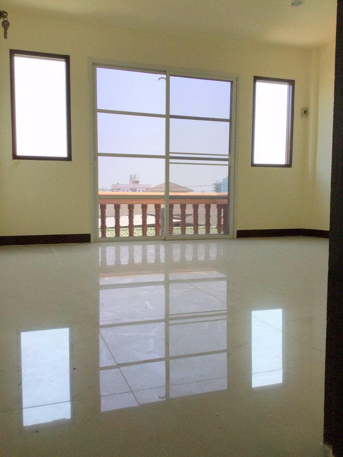 ขายทาวน์เฮ้าส์-3-ชั้น-สภาพดีพร้อมอยู่-พึ่งรีโนเวทใหม่-ซนวมินทร์-77-แยก-2-เนื้อที่-16-ตรวา