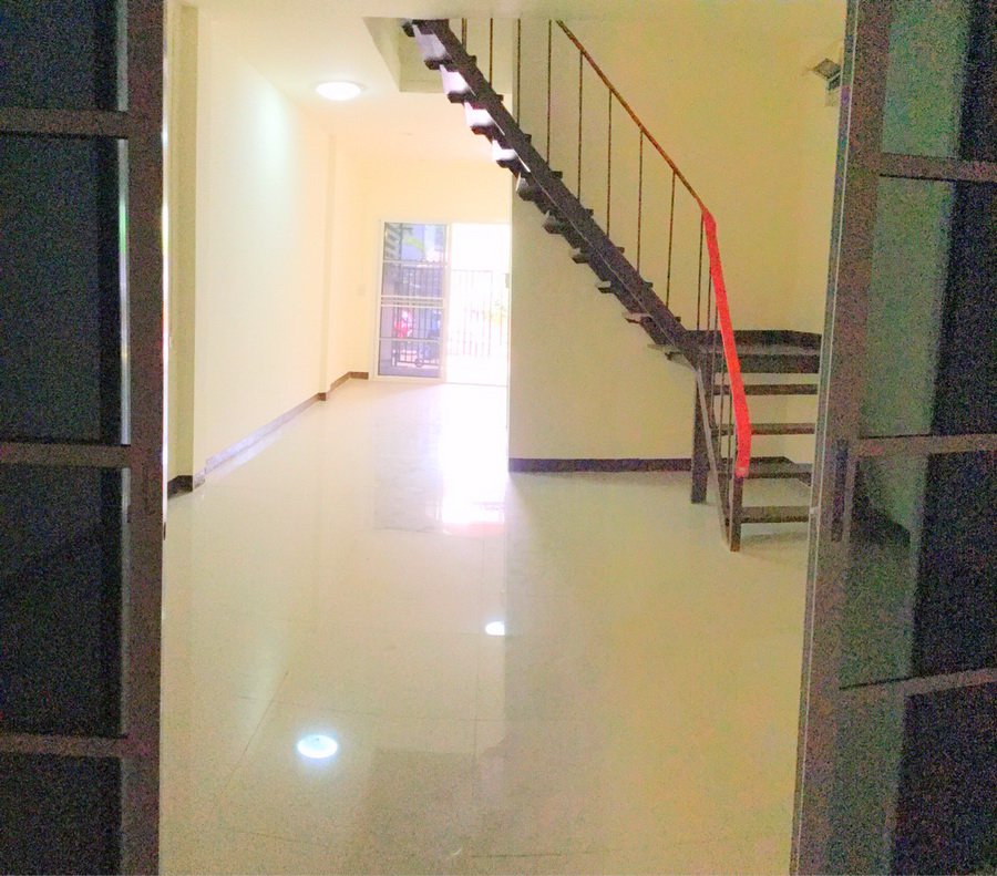 ขายทาวน์เฮ้าส์-3-ชั้น-สภาพดีพร้อมอยู่-พึ่งรีโนเวทใหม่-ซนวมินทร์-77-แยก-2-เนื้อที่-16-ตรวา