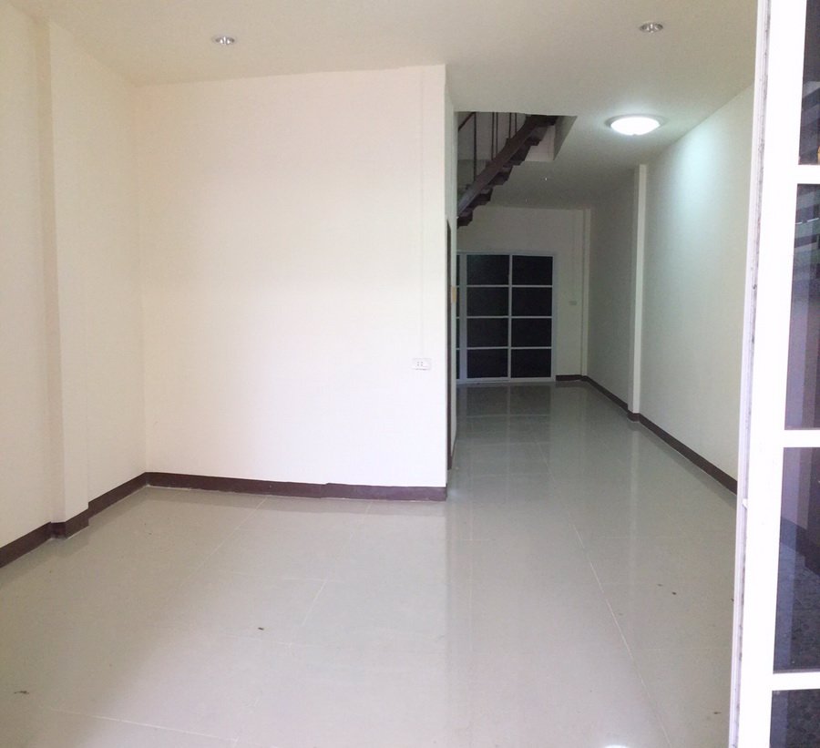 ขายทาวน์เฮ้าส์-3-ชั้น-สภาพดีพร้อมอยู่-พึ่งรีโนเวทใหม่-ซนวมินทร์-77-แยก-2-เนื้อที่-16-ตรวา