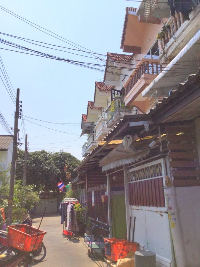 ขายทาวน์เฮ้าส์-3-ชั้น-สภาพดีพร้อมอยู่-พึ่งรีโนเวทใหม่-ซนวมินทร์-77-แยก-2-เนื้อที่-16-ตรวา