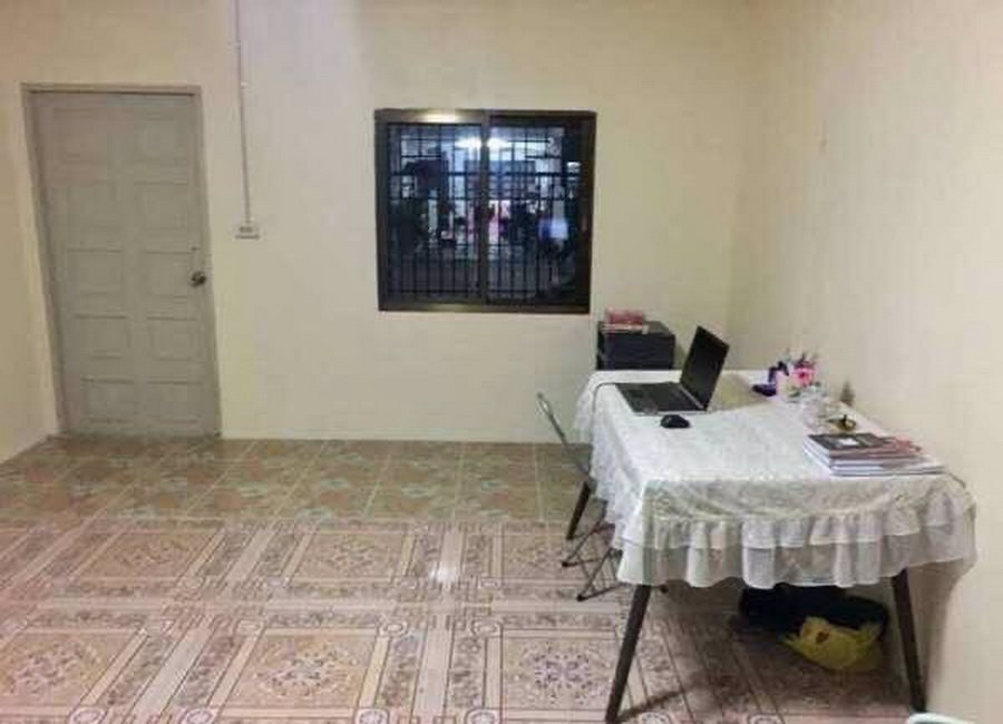 ขายด่วนทาวน์เฮ้าส์-หมู่บ้านรินทร์ทอง-ซ2-ถลำลูกกา-ตกแต่งทาสีใหม่