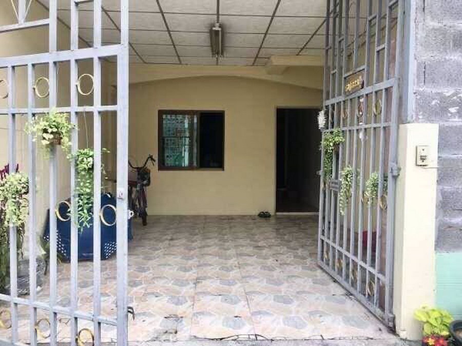 ขายด่วนทาวน์เฮ้าส์-หมู่บ้านรินทร์ทอง-ซ2-ถลำลูกกา-ตกแต่งทาสีใหม่