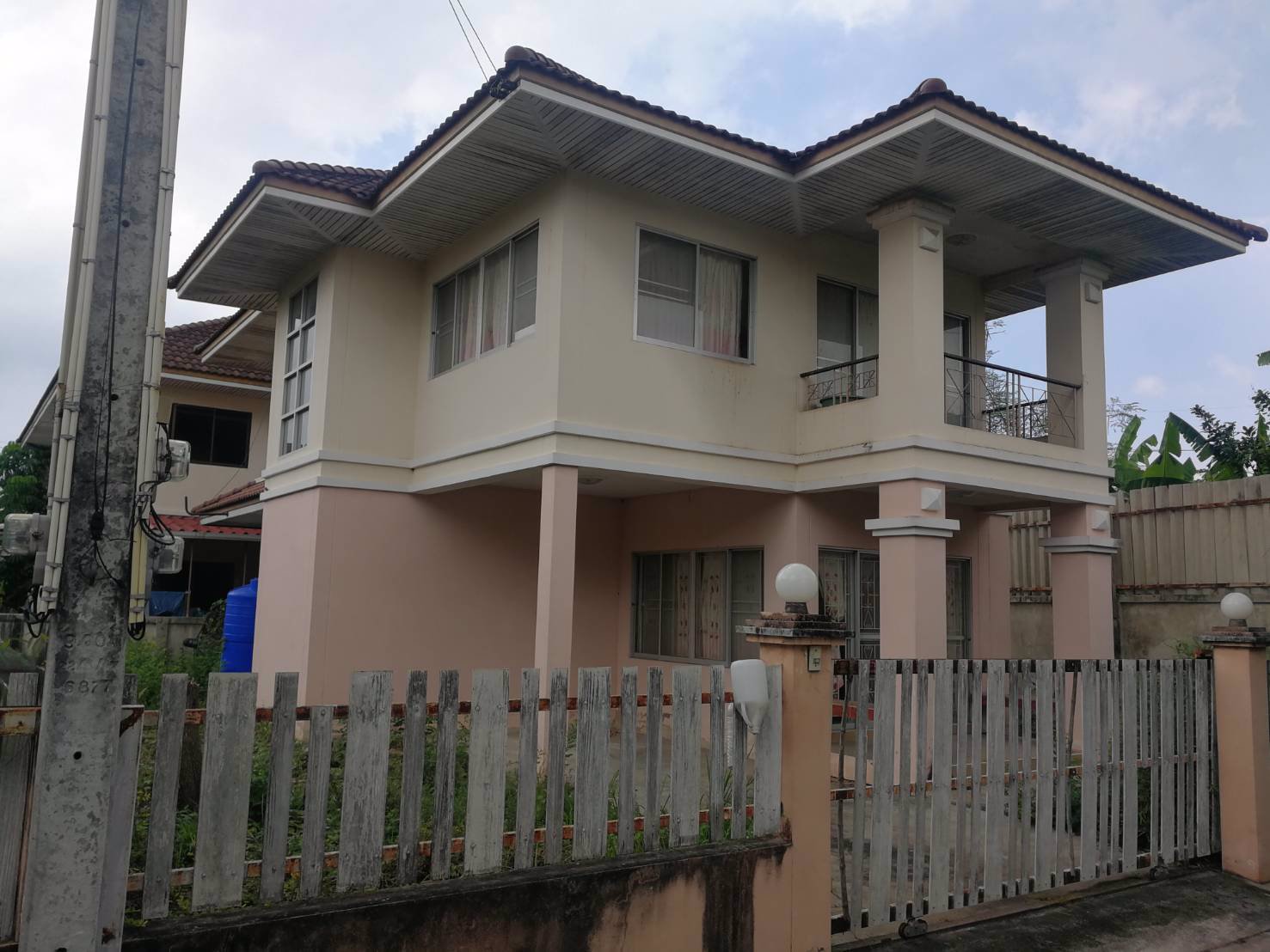 ขายบ้านเดี่ยว-2-ชั้นพร้อมบริเวณ-3-ห้องนอน-นาป่า-เมืองชลบุรี-มสุขประยูรปาร์ค-ทำเลดีมาก