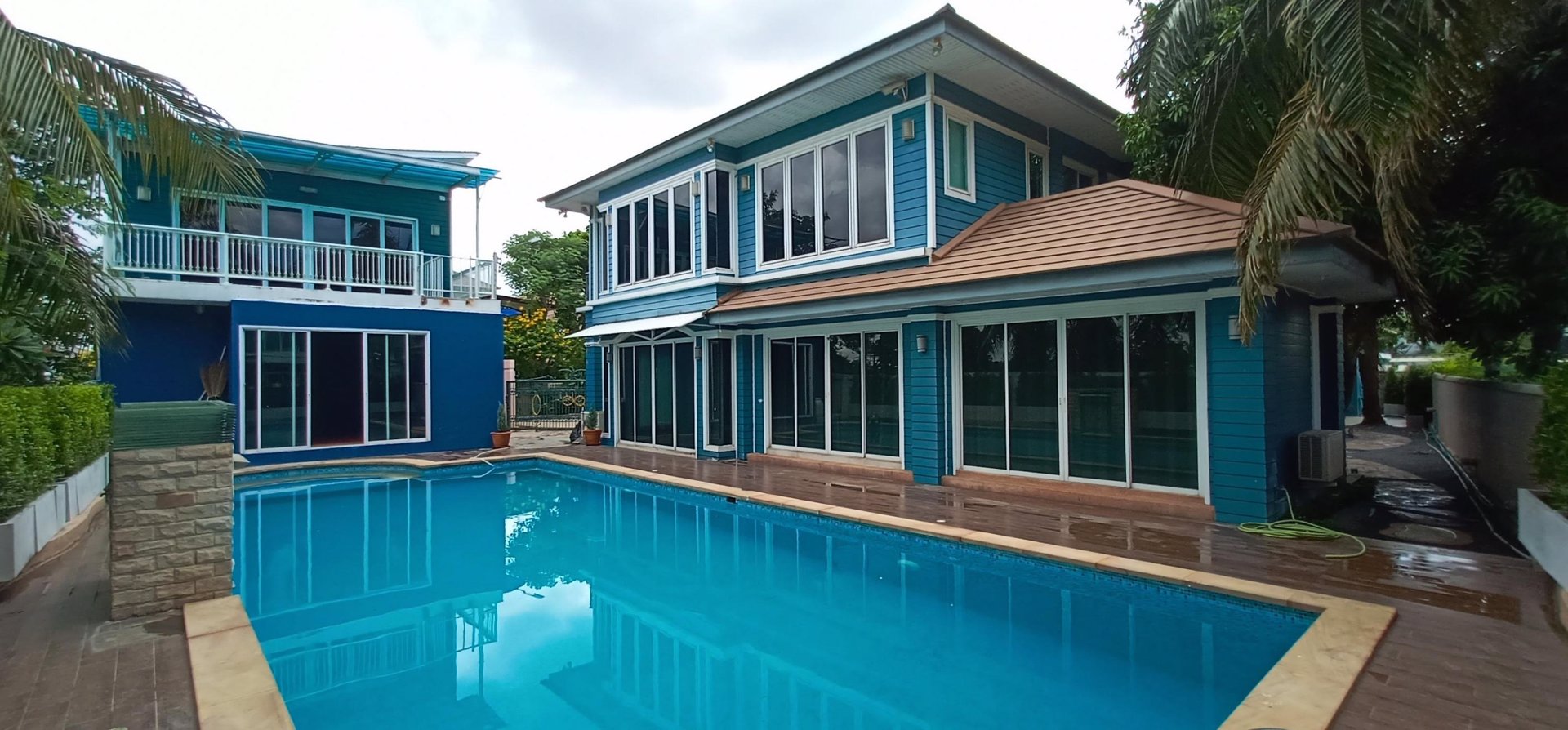 rk5-ขายบ้านหรูใกล้เมืองทองธานี-212-ตรวใกล้ทางด่วนศรีสมาน-4-ห้องนอน-มีสระว่ายน้ำส่วนตัว