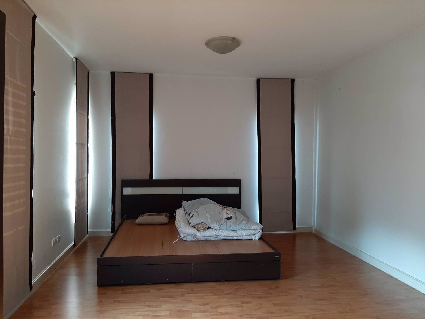 ขายบ้านแฝดสไตส์บ้านเดี่ยว-2-ชั้น-มพฤกษาวิลเลจดีไลท์-ลำลูกกาคลองสี่-ใกล้รถไฟฟ้าสถานีคูคต-สถานีรถไฟ