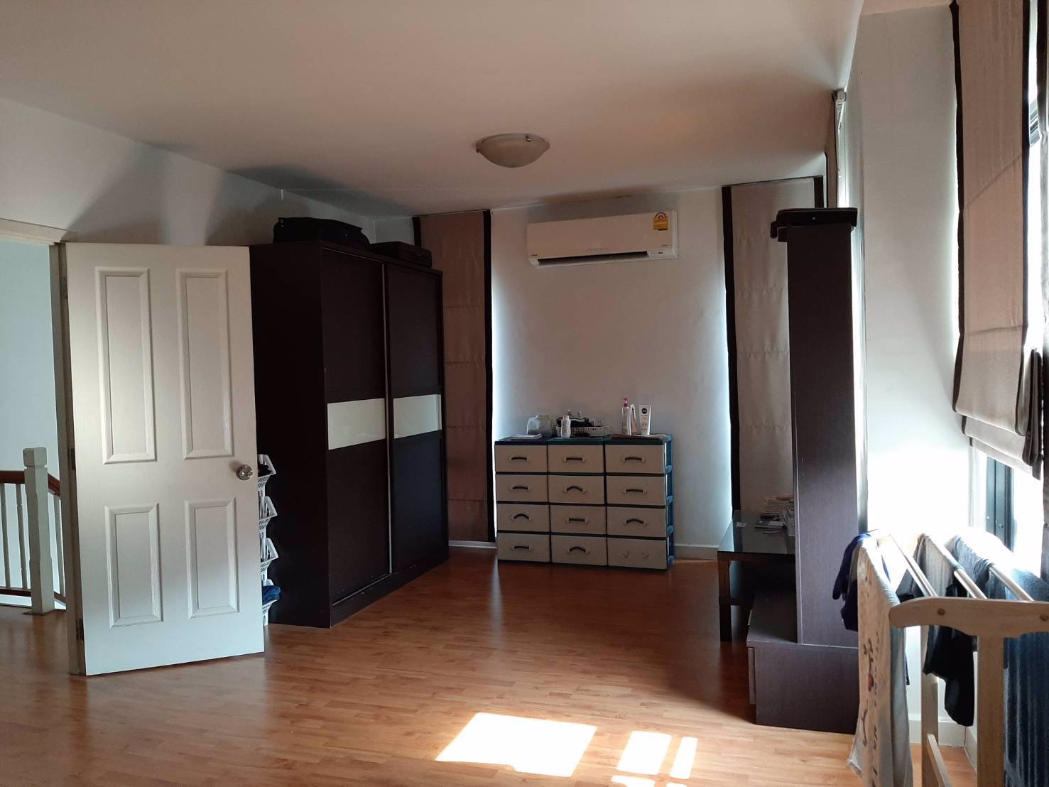 ขายบ้านแฝดสไตส์บ้านเดี่ยว-2-ชั้น-มพฤกษาวิลเลจดีไลท์-ลำลูกกาคลองสี่-ใกล้รถไฟฟ้าสถานีคูคต-สถานีรถไฟ