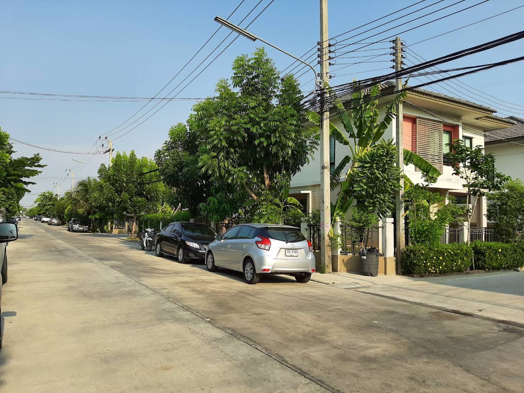 ขายบ้านแฝดสไตส์บ้านเดี่ยว-2-ชั้น-มพฤกษาวิลเลจดีไลท์-ลำลูกกาคลองสี่-ใกล้รถไฟฟ้าสถานีคูคต-สถานีรถไฟ