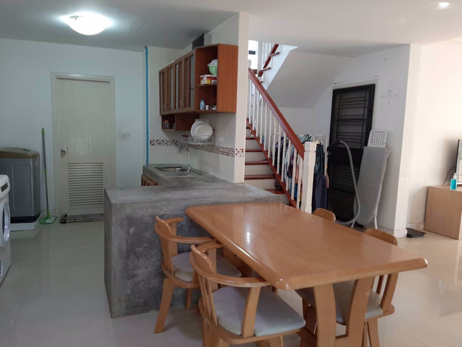 ขายบ้านแฝดสไตส์บ้านเดี่ยว-2-ชั้น-มพฤกษาวิลเลจดีไลท์-ลำลูกกาคลองสี่-ใกล้รถไฟฟ้าสถานีคูคต-สถานีรถไฟ