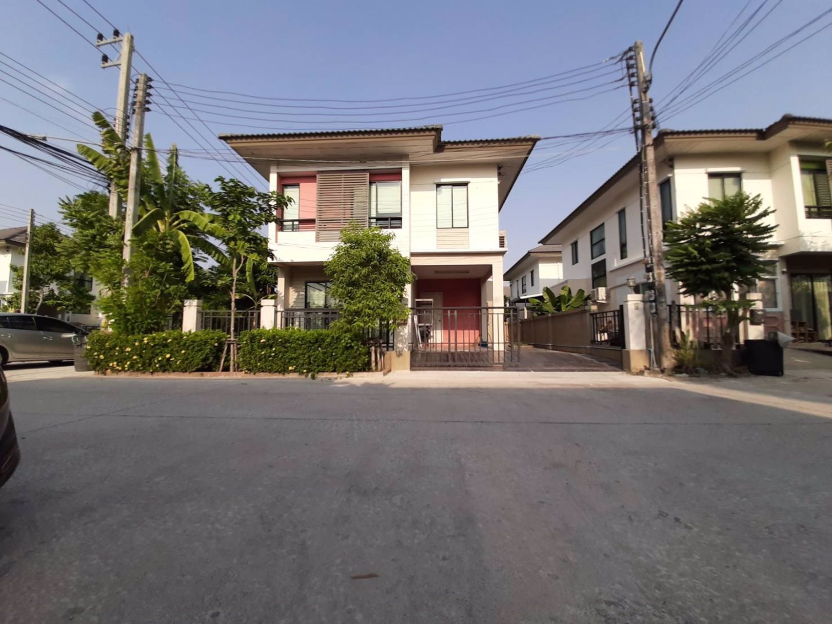 ขายบ้านแฝดสไตส์บ้านเดี่ยว-2-ชั้น-มพฤกษาวิลเลจดีไลท์-ลำลูกกาคลองสี่-ใกล้รถไฟฟ้าสถานีคูคต-สถานีรถไฟ