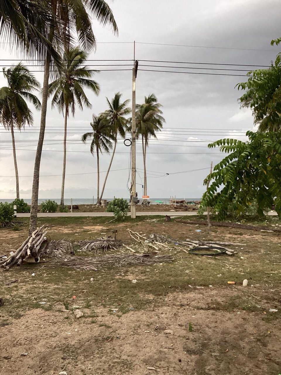 ขายที่ดินทําเลสวยมาก-ติดทะเลบ้านทอน-