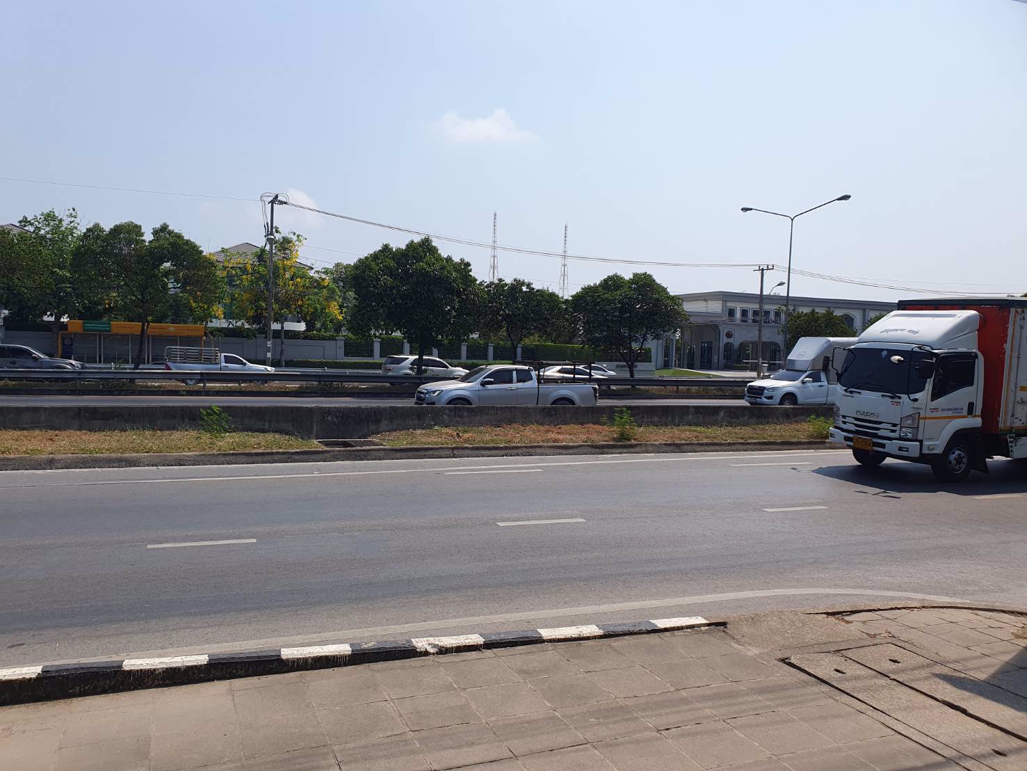 ขายที่ดินติดถนนบรมราชชนนี-ติด2ด้านพร้อมสิ่งปลูกสร้าง