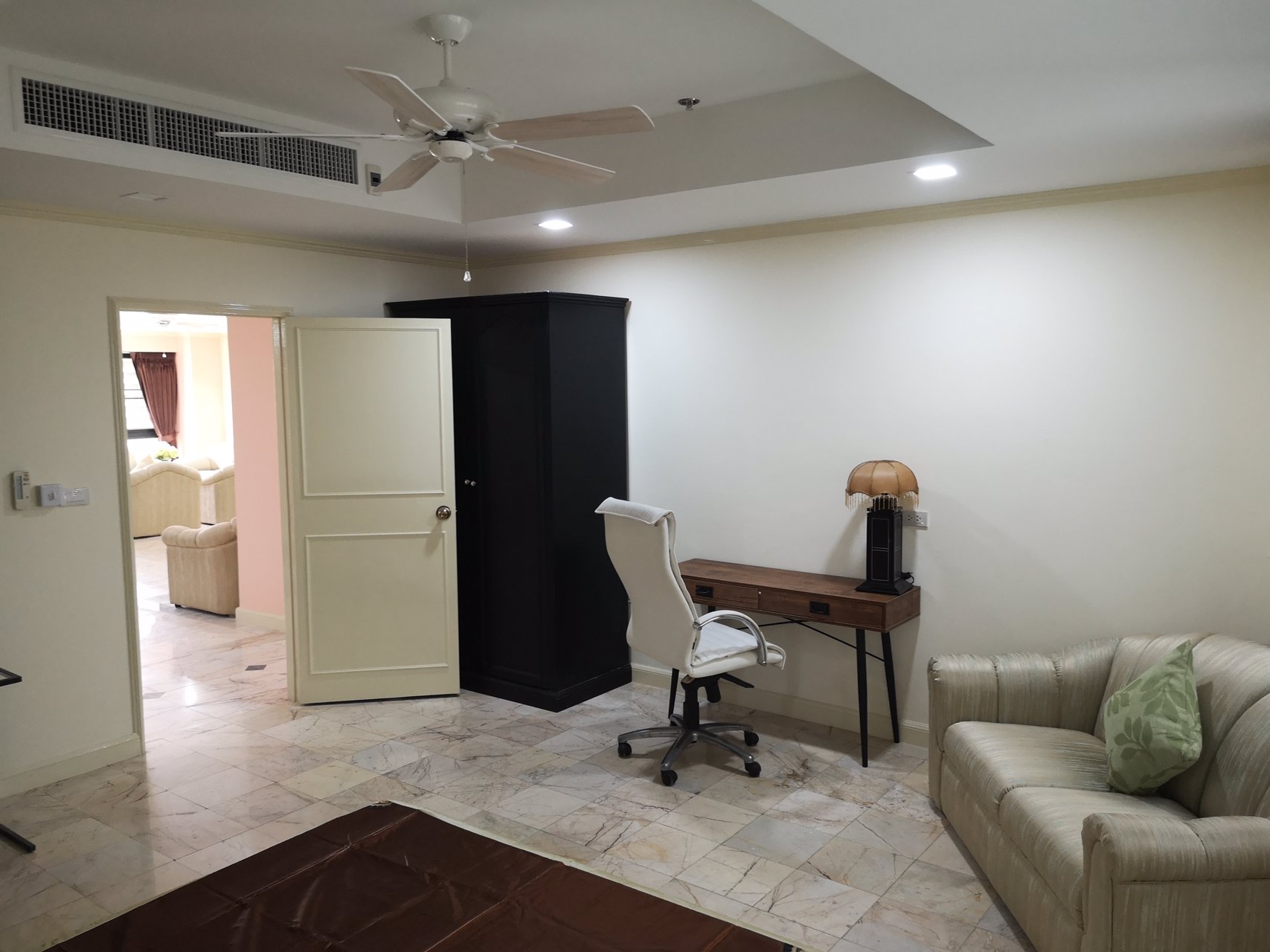 pet-friendly-quick-access-to-bts-mrt-canal-transportation-condo-in-sukhumvit-31