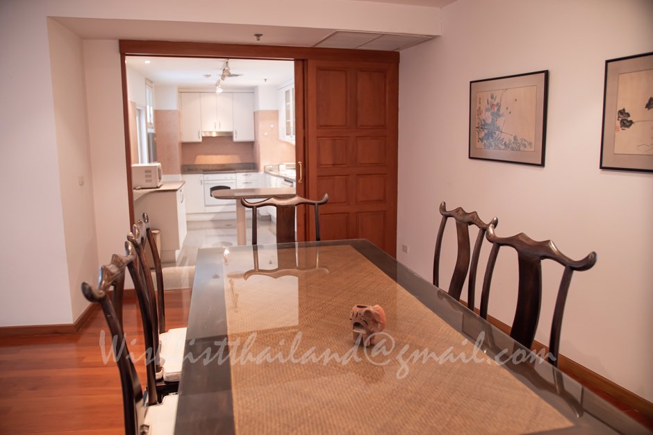 luxurious-getaway-quiet-location-in-the-heart-of-old-bangkok-boat-station-right-underneath