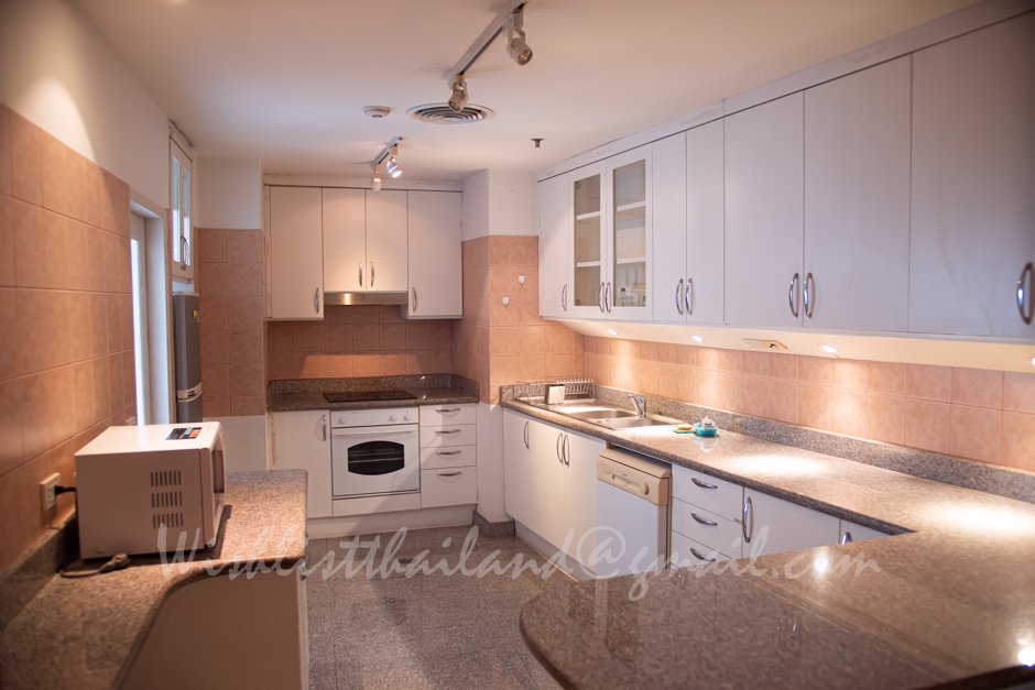 luxurious-getaway-quiet-location-in-the-heart-of-old-bangkok-boat-station-right-underneath