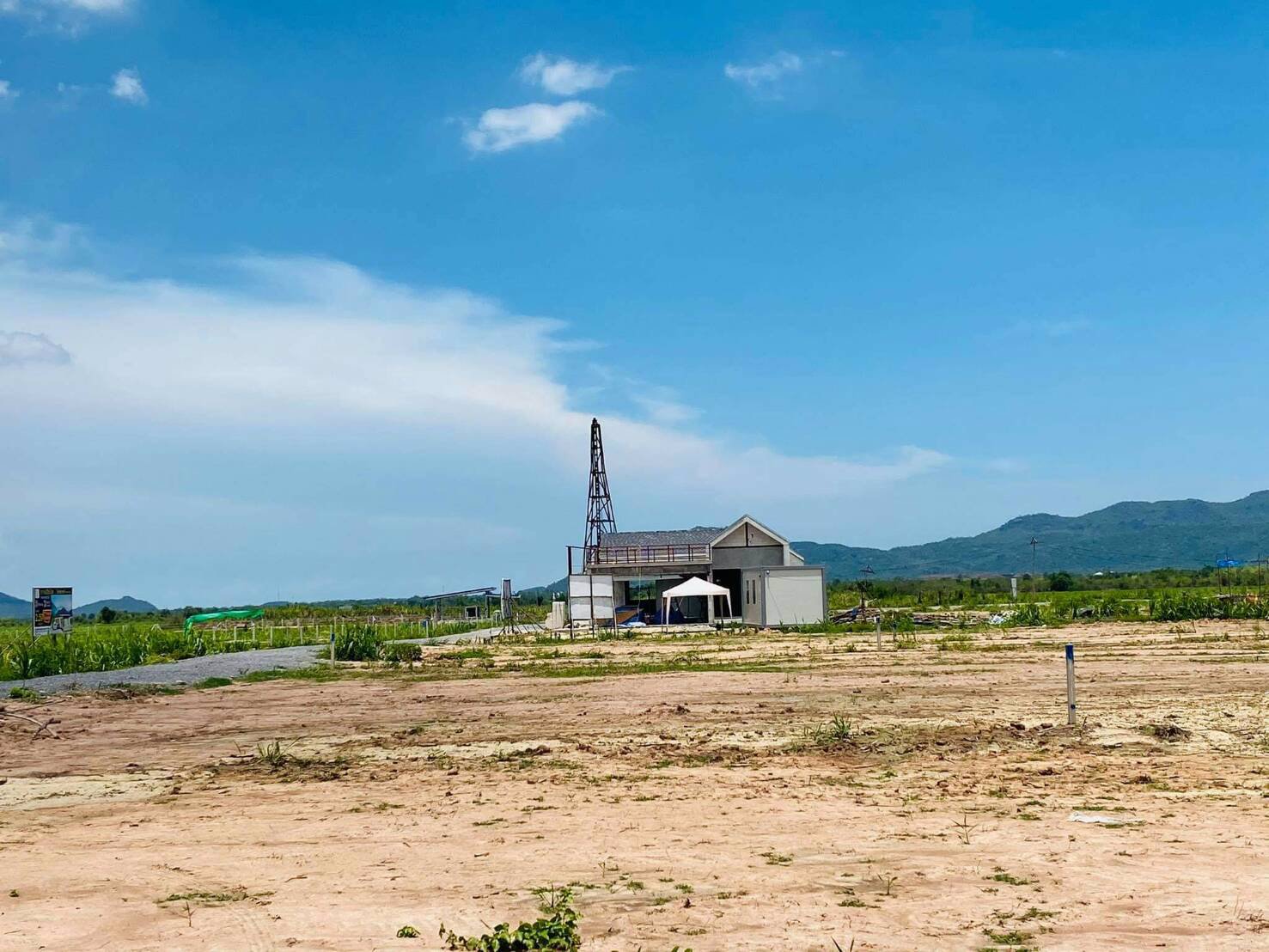 ขายที่ดินติดถนนคอนกรีต-ตไร่ใหม่พัฒนา-อชะอำ-จเพชรบุรี