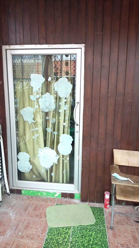 ขายบ้าน-หมู่บ้านรุ่งเจริญ-ขนาด-22-ตารางวา-2-ห้องนอน-3-ห้องน้ำ-ในบ้านปูด้วยไม้สัก-80-ซอยลาดพร้าว47-เ