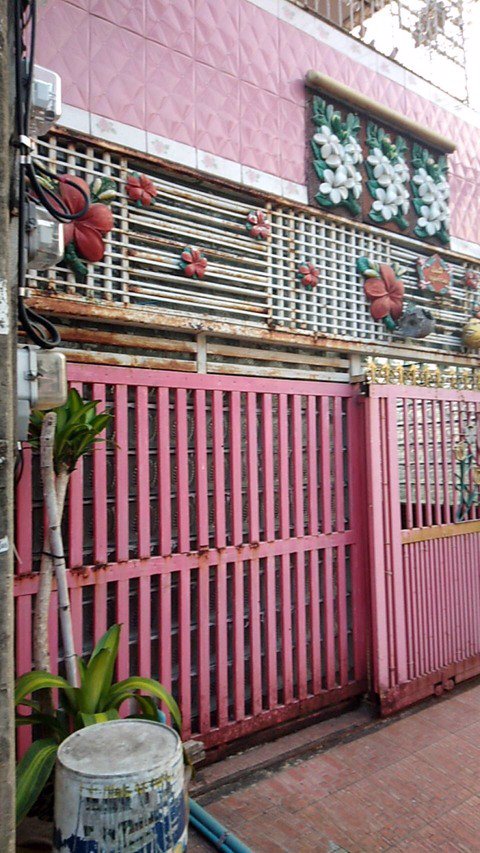 ขายบ้าน-หมู่บ้านรุ่งเจริญ-ขนาด-22-ตารางวา-2-ห้องนอน-3-ห้องน้ำ-ในบ้านปูด้วยไม้สัก-80-ซอยลาดพร้าว47-เ