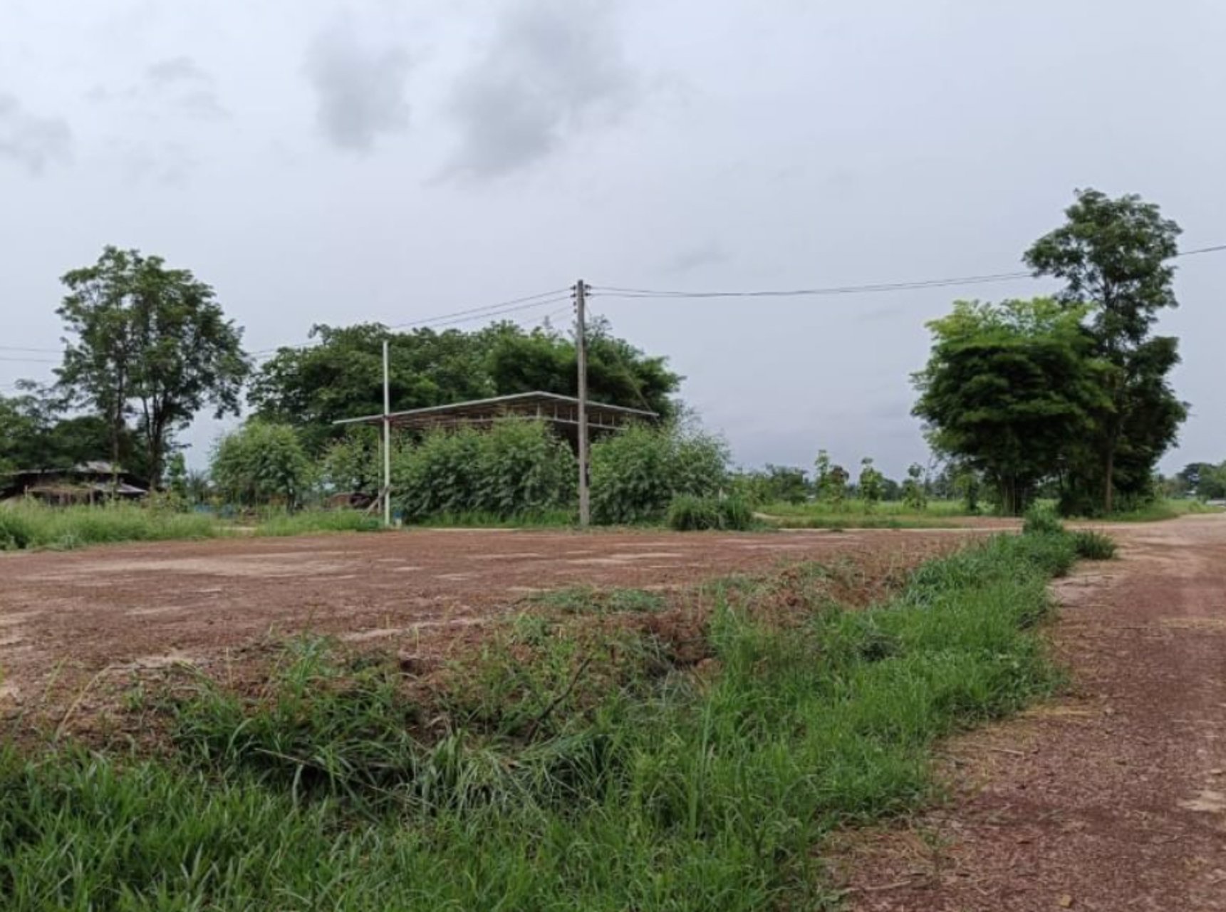 ขายที่ดินติดบ้านคน-2ไร่-3งาน16ตรว-ราคายกแปลง690000บาทโฉนด-กู้ได้-