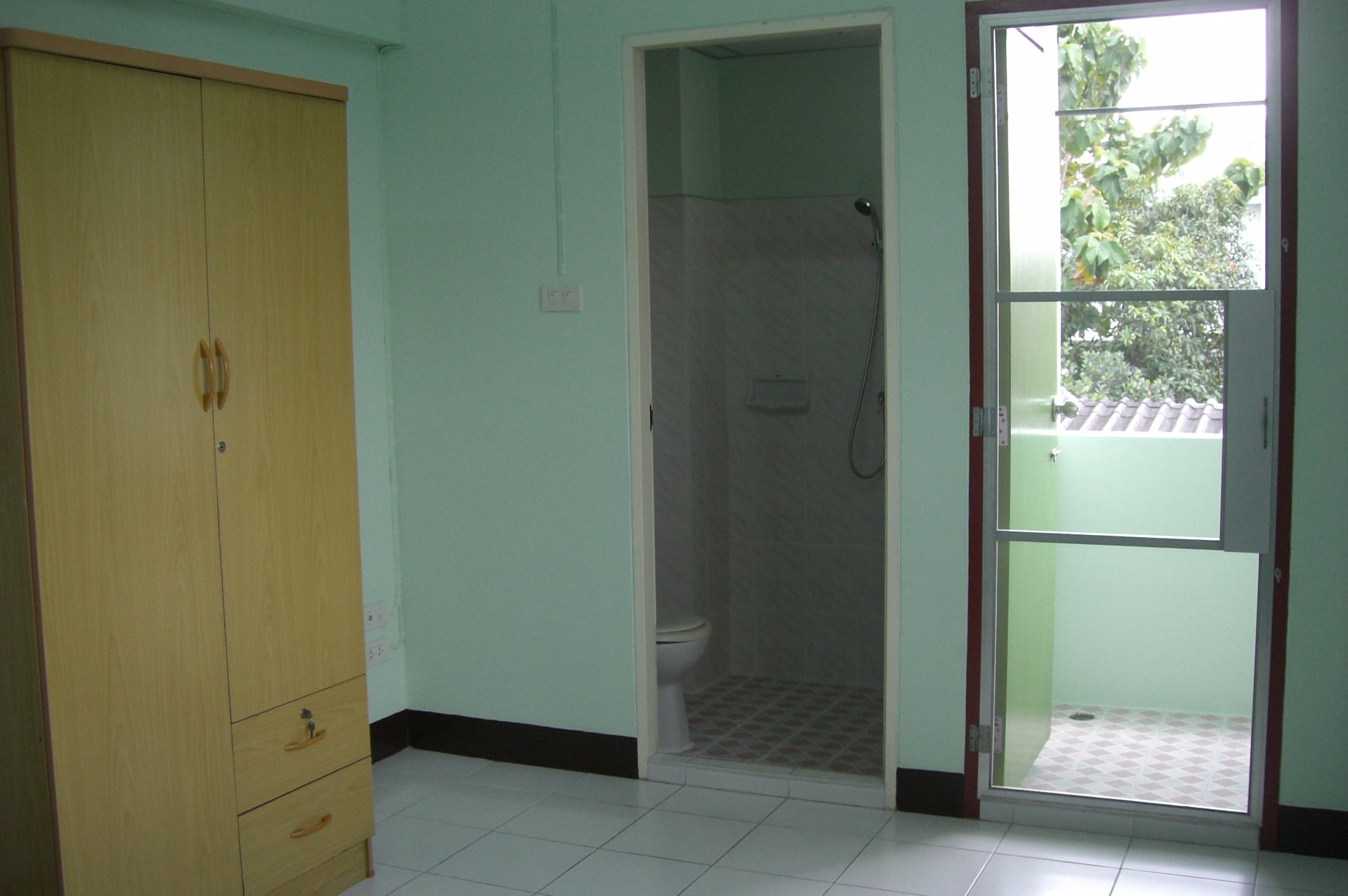 อพาร์ทเม้นท์-4-ชั้น-ห้องพักกว้างขวาง