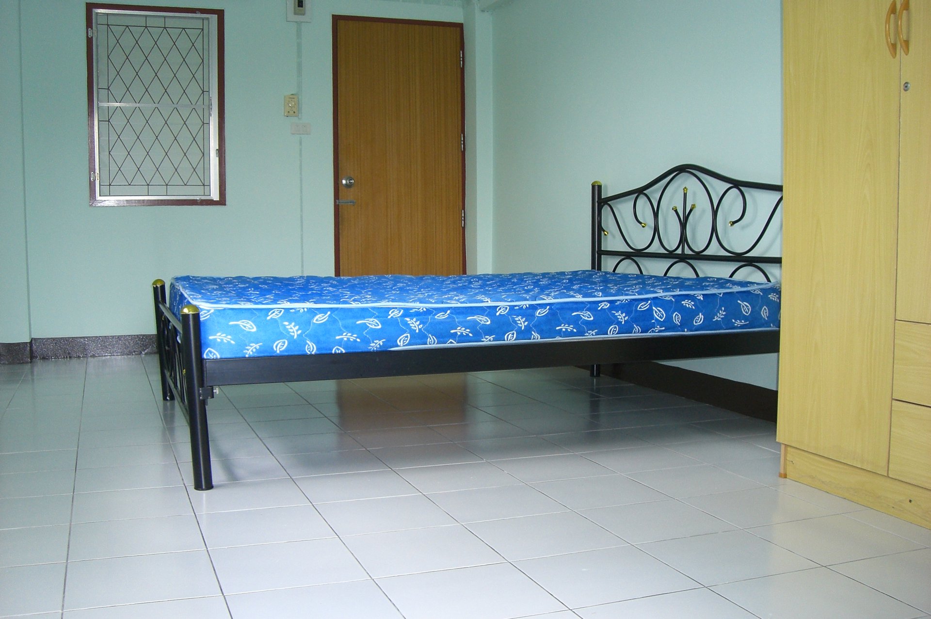 อพาร์ทเม้นท์-4-ชั้น-ห้องพักกว้างขวาง