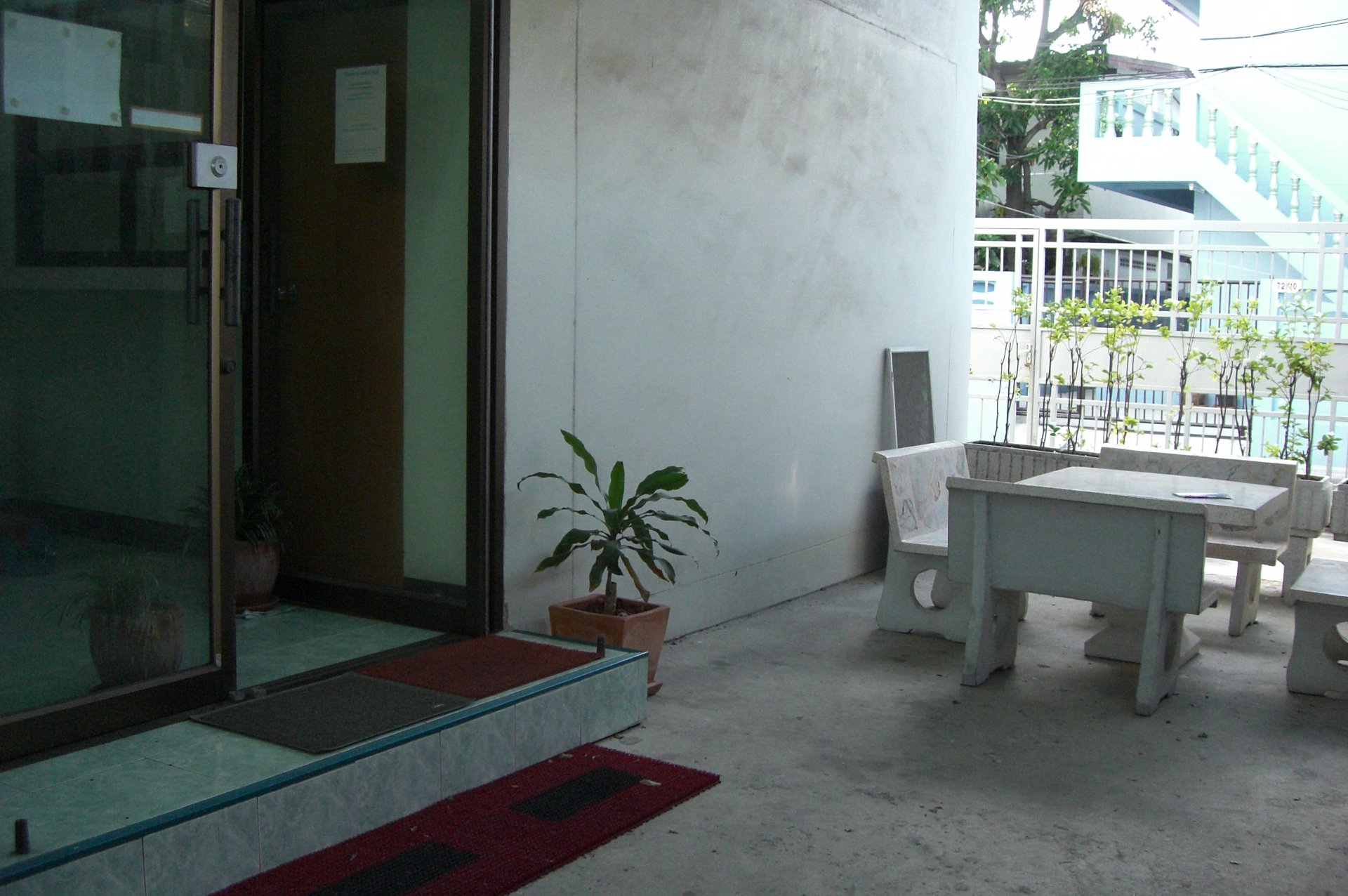 อพาร์ทเม้นท์-4-ชั้น-ห้องพักกว้างขวาง