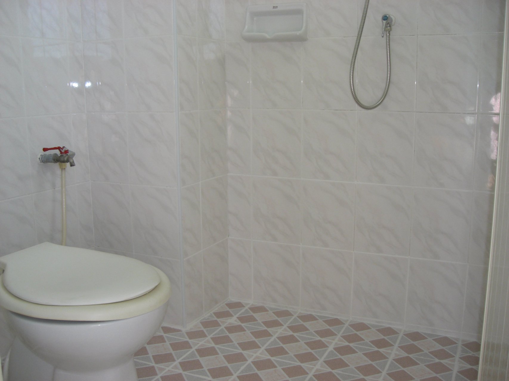 อพาร์ทเม้นท์-4-ชั้น-ห้องพักกว้างขวาง