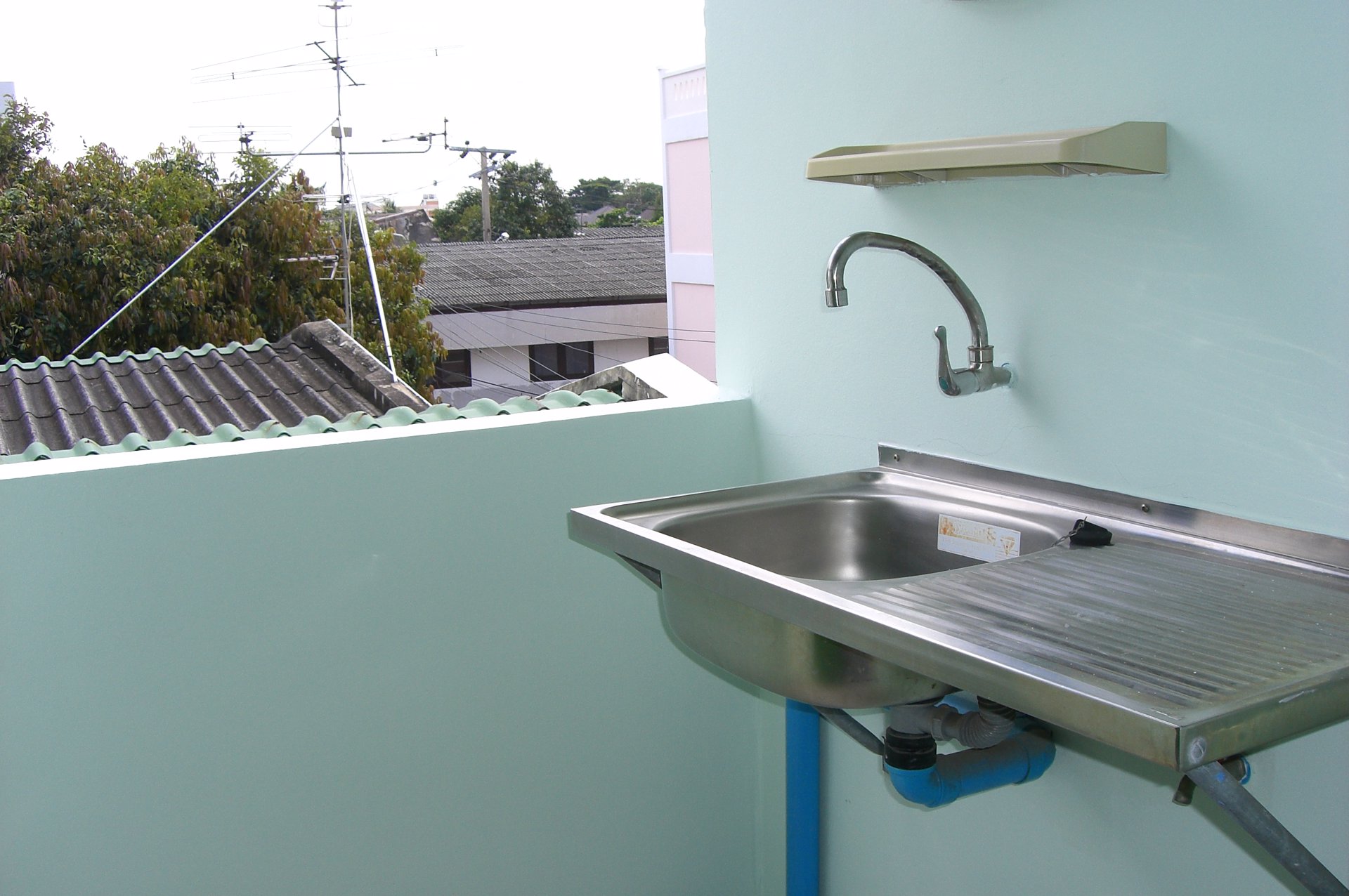 อพาร์ทเม้นท์-4-ชั้น-ห้องพักกว้างขวาง