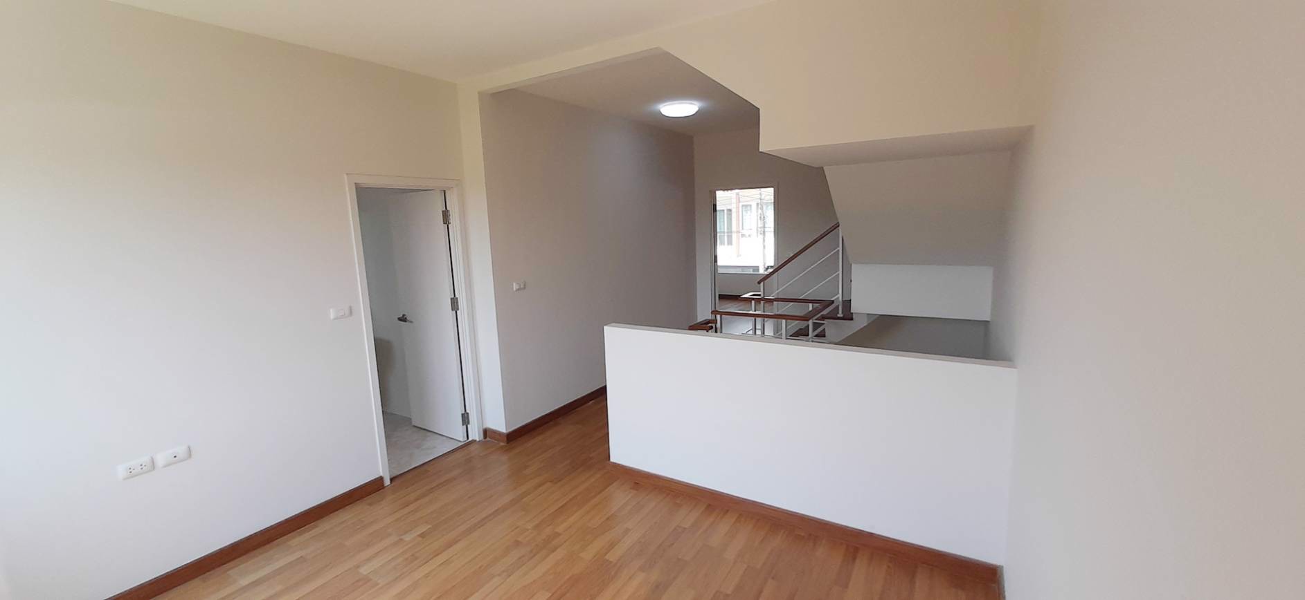 ขายถูกที่สุดในโครงการ-the-trust-ทาวน์โฮม-3-ชั้น-เกษตร-นวมินทร์-นวลจันทร์-ตกแต่งใหม่-พร้อมเข้าอยู