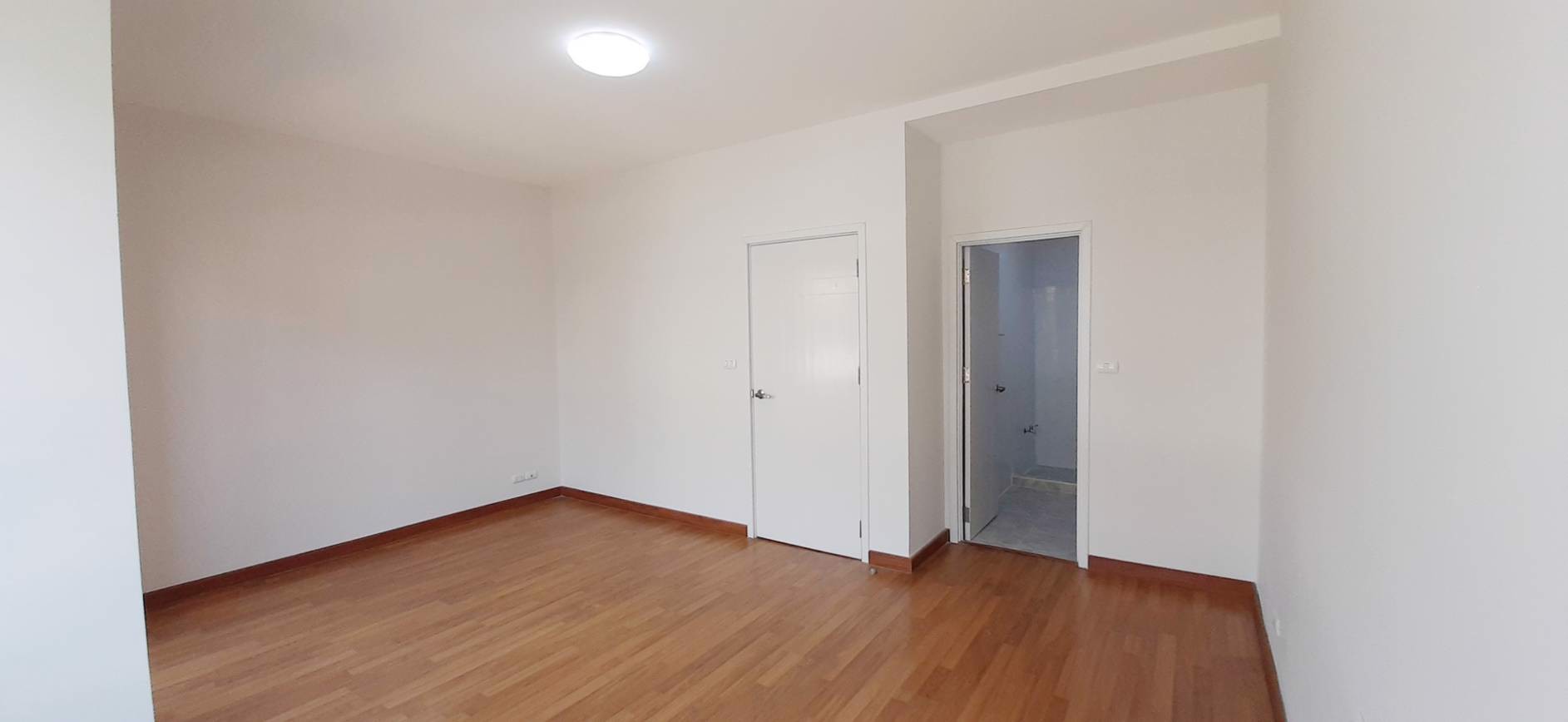 ขายถูกที่สุดในโครงการ-the-trust-ทาวน์โฮม-3-ชั้น-เกษตร-นวมินทร์-นวลจันทร์-ตกแต่งใหม่-พร้อมเข้าอยู