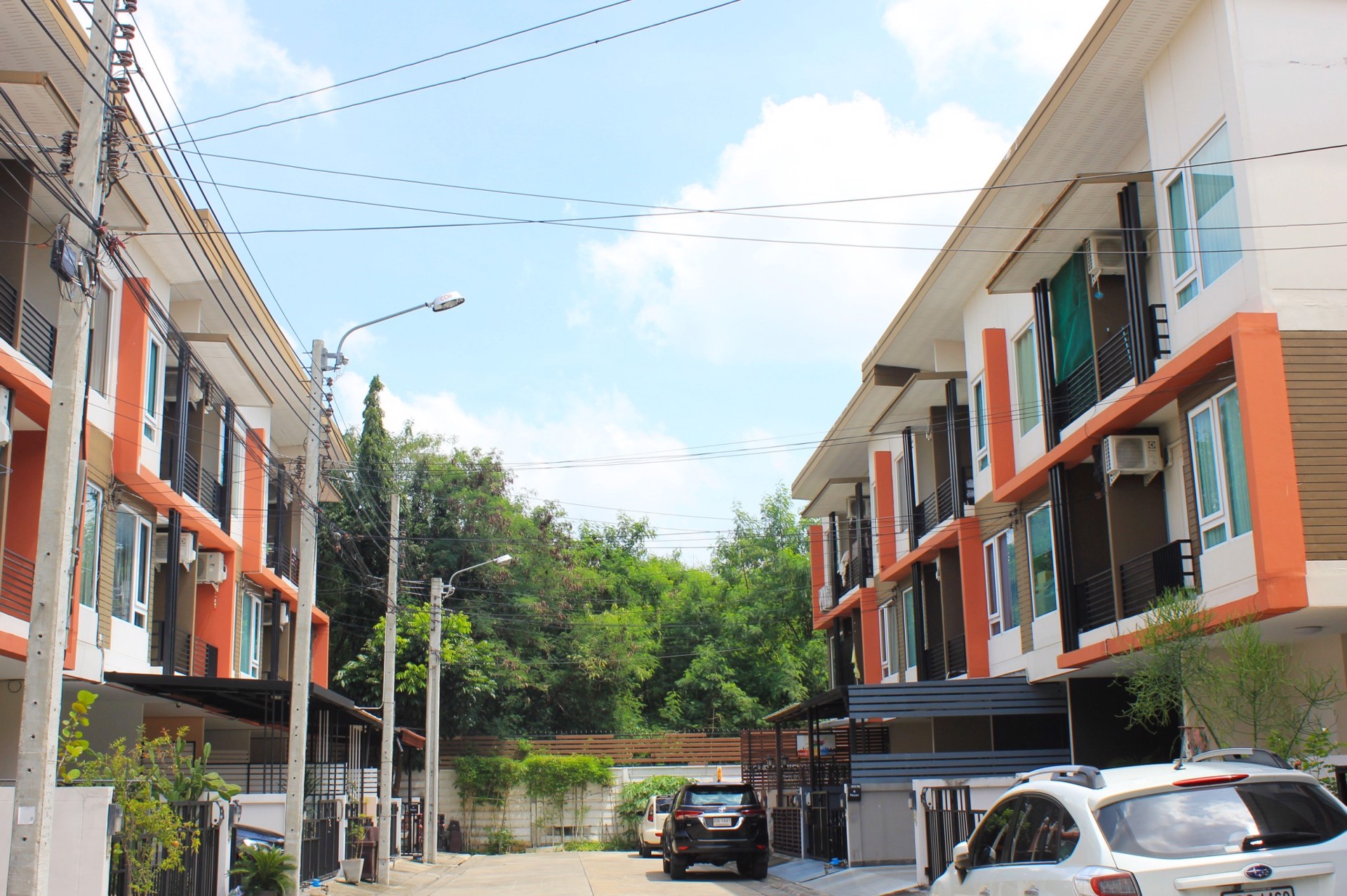 ขายถูกที่สุดในโครงการ-the-trust-ทาวน์โฮม-3-ชั้น-เกษตร-นวมินทร์-นวลจันทร์-ตกแต่งใหม่-พร้อมเข้าอยู