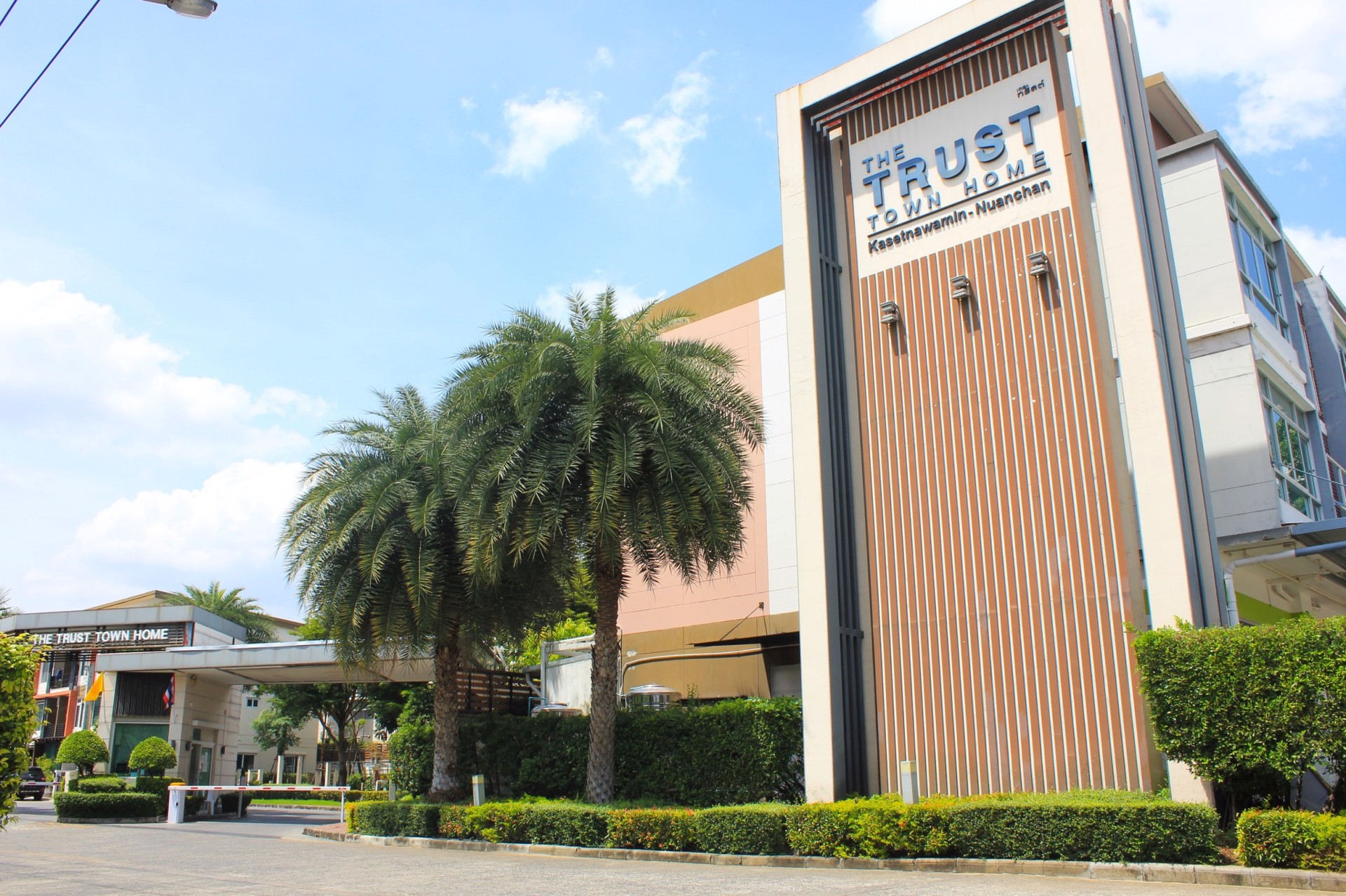 ขายถูกที่สุดในโครงการ-the-trust-ทาวน์โฮม-3-ชั้น-เกษตร-นวมินทร์-นวลจันทร์-ตกแต่งใหม่-พร้อมเข้าอยู